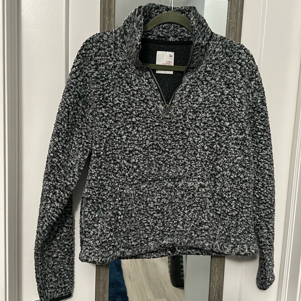 SO brand gray design soft quarter zip pullover size medium!